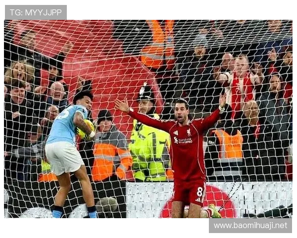 库尔图瓦对利物浦曼城极限扑救名场面解析
